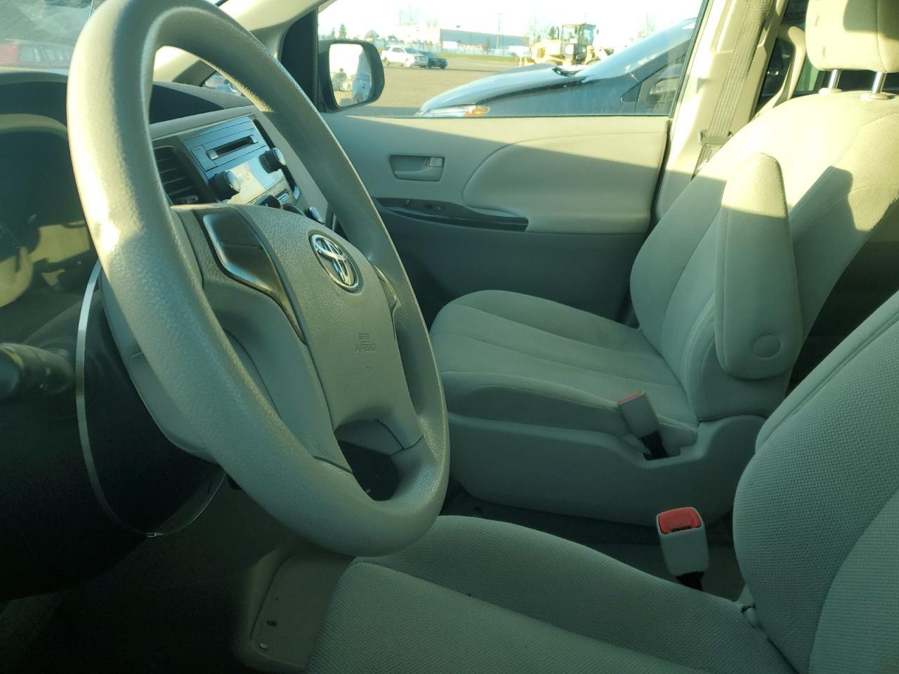 2011 TOYOTA SIENNA