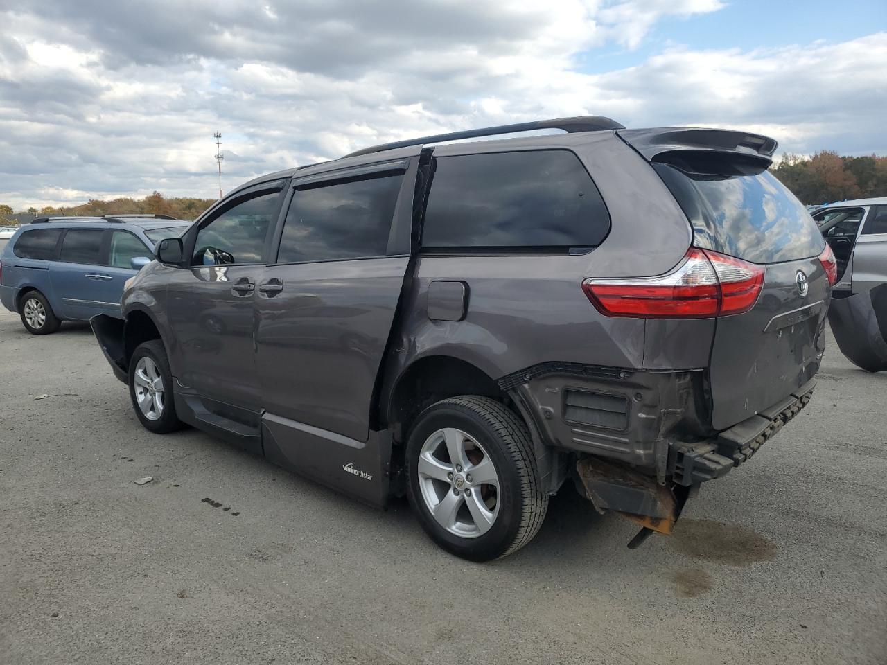 2016 TOYOTA SIENNA