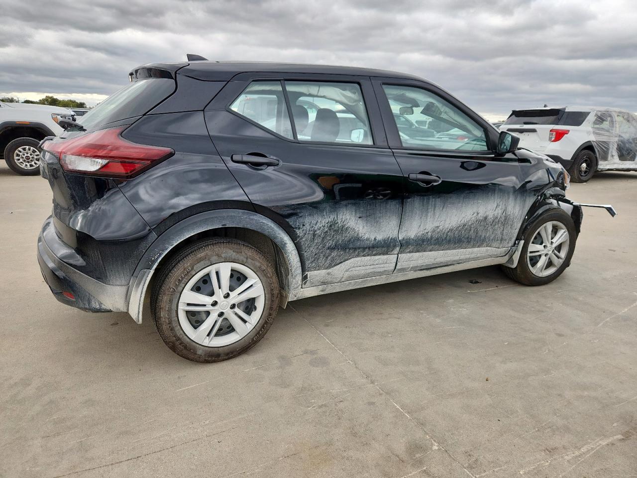 2025 NISSAN KICKS
