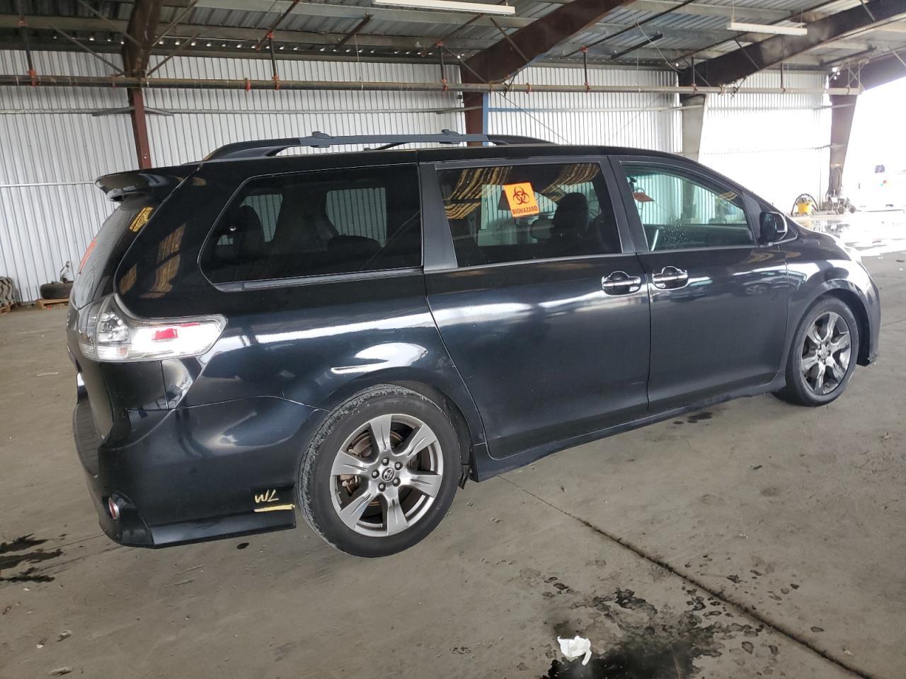 2015 TOYOTA SIENNA