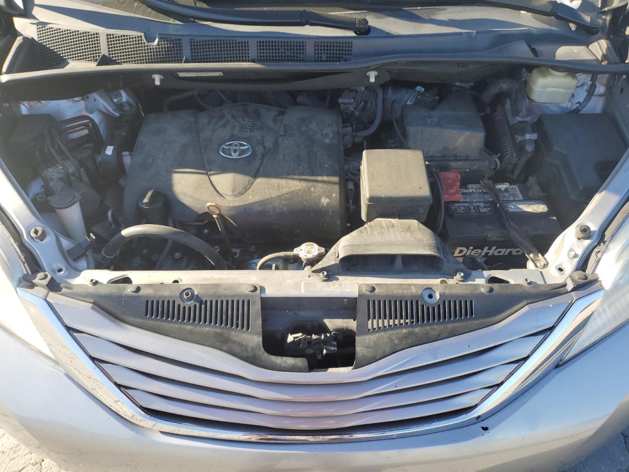 2017 TOYOTA SIENNA