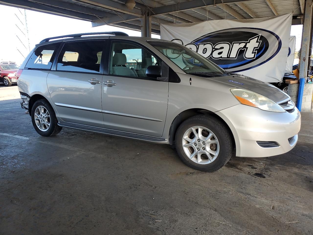 2006 TOYOTA SIENNA