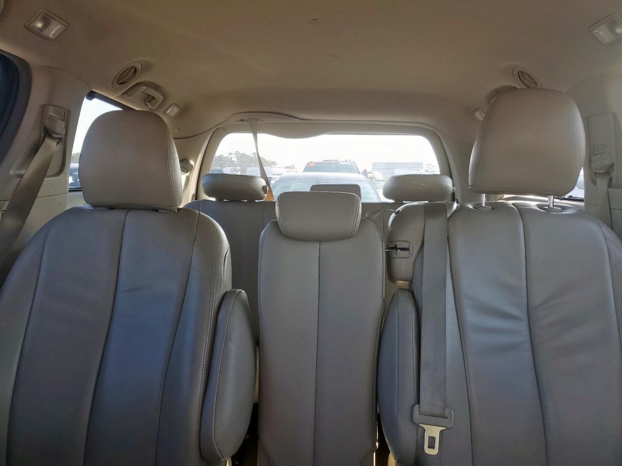 2014 TOYOTA SIENNA