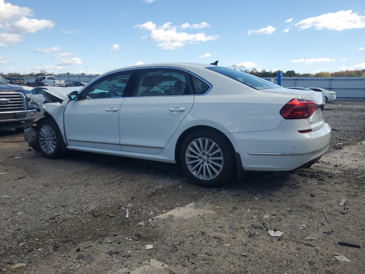 2016 VOLKSWAGEN Passat