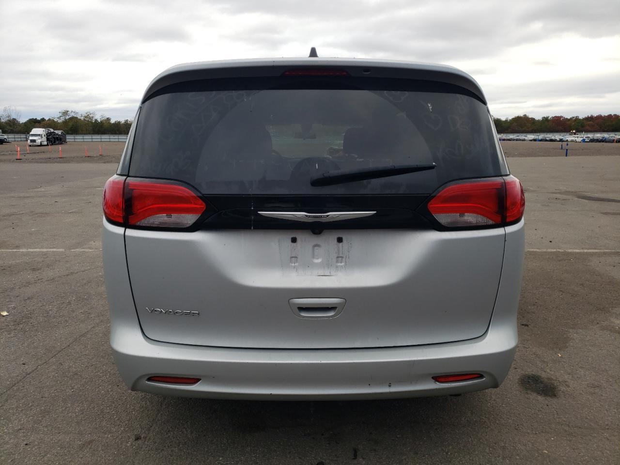 2022 CHRYSLER Voyager
