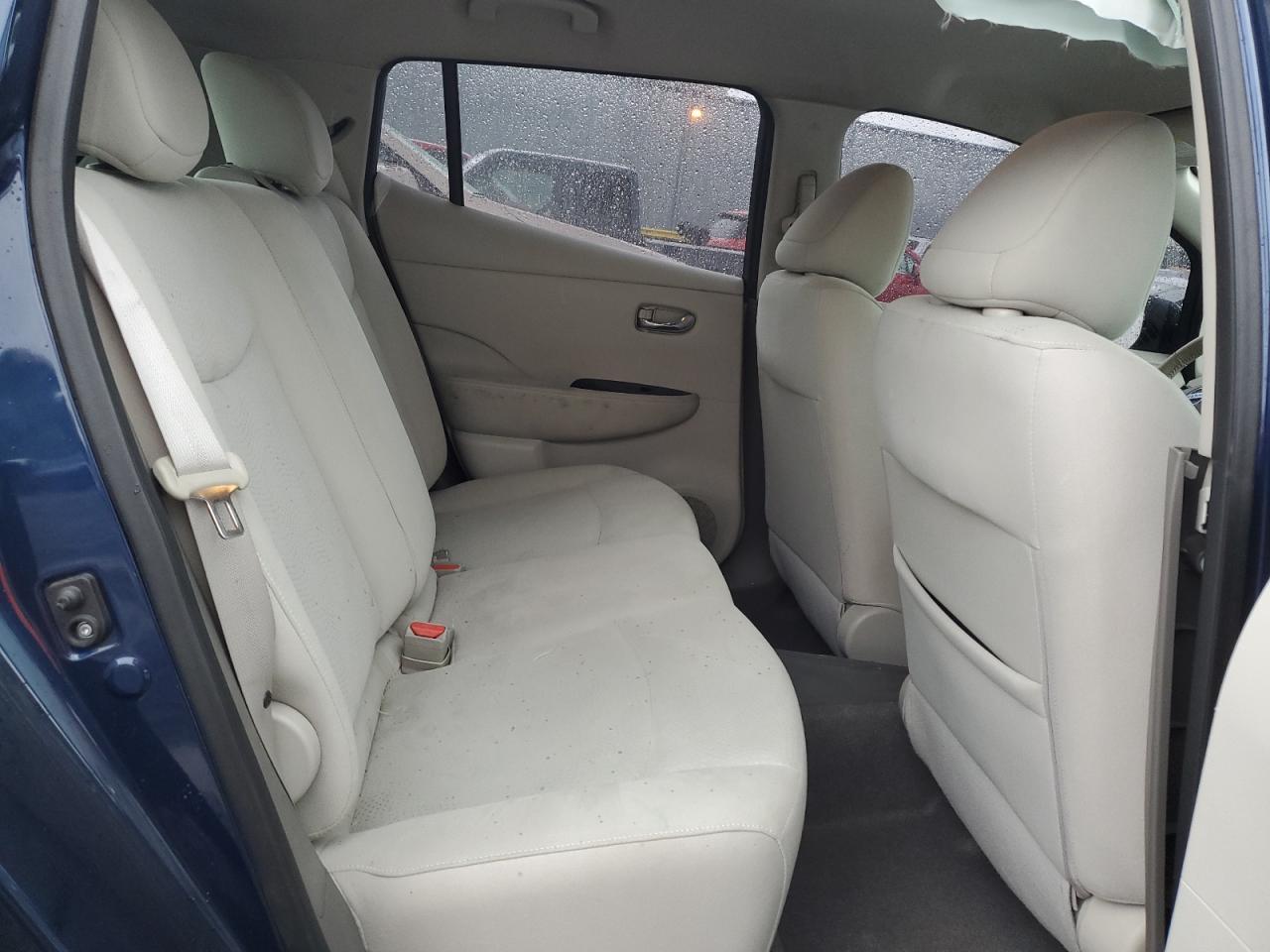 2016 NISSAN LEAF