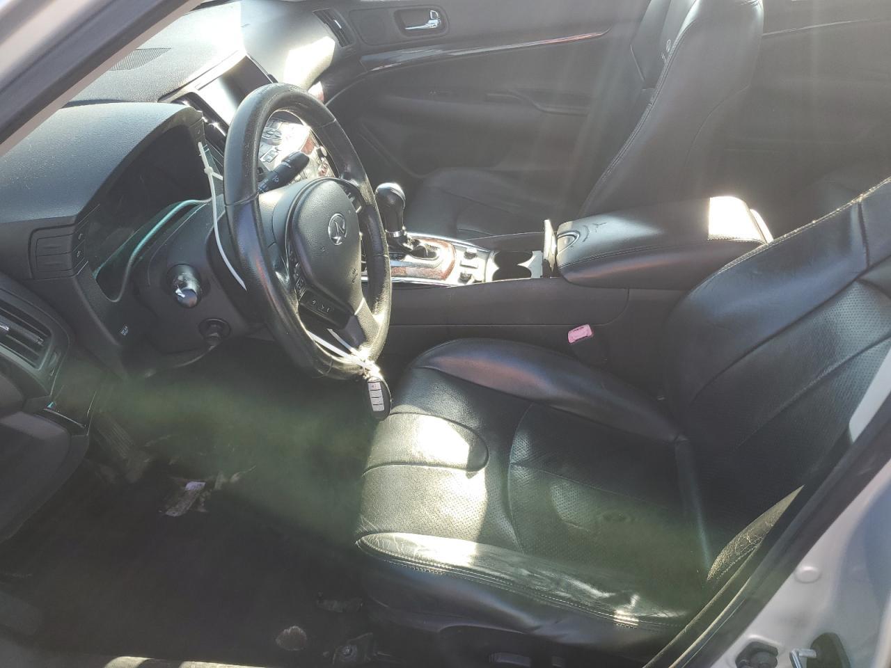 2011 INFINITI G37