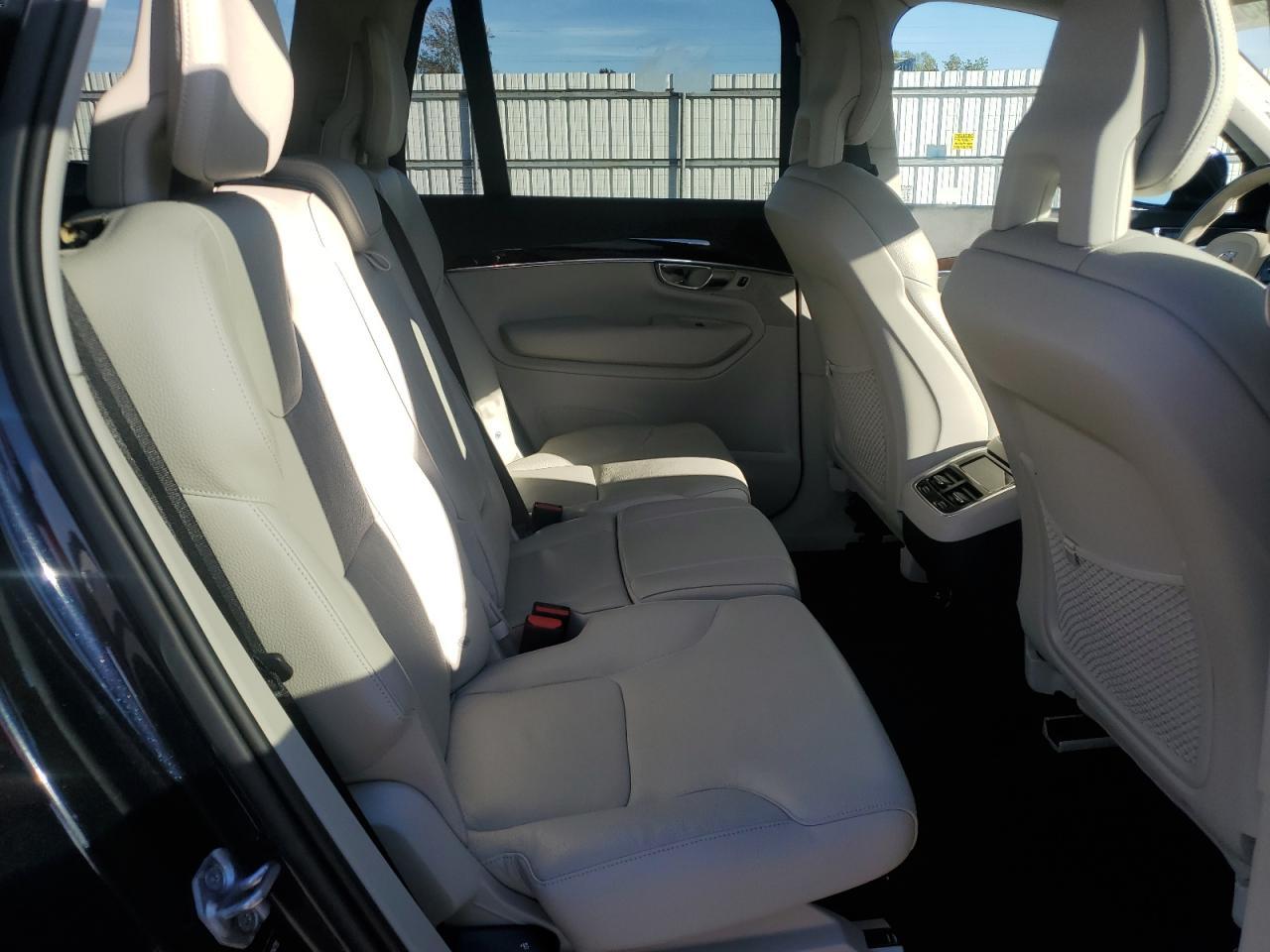 2016 VOLVO XC90