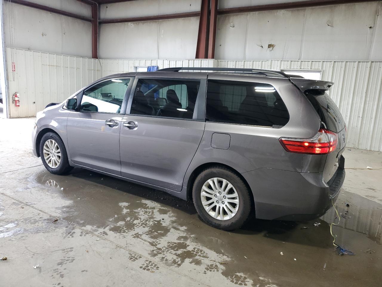 2017 TOYOTA SIENNA