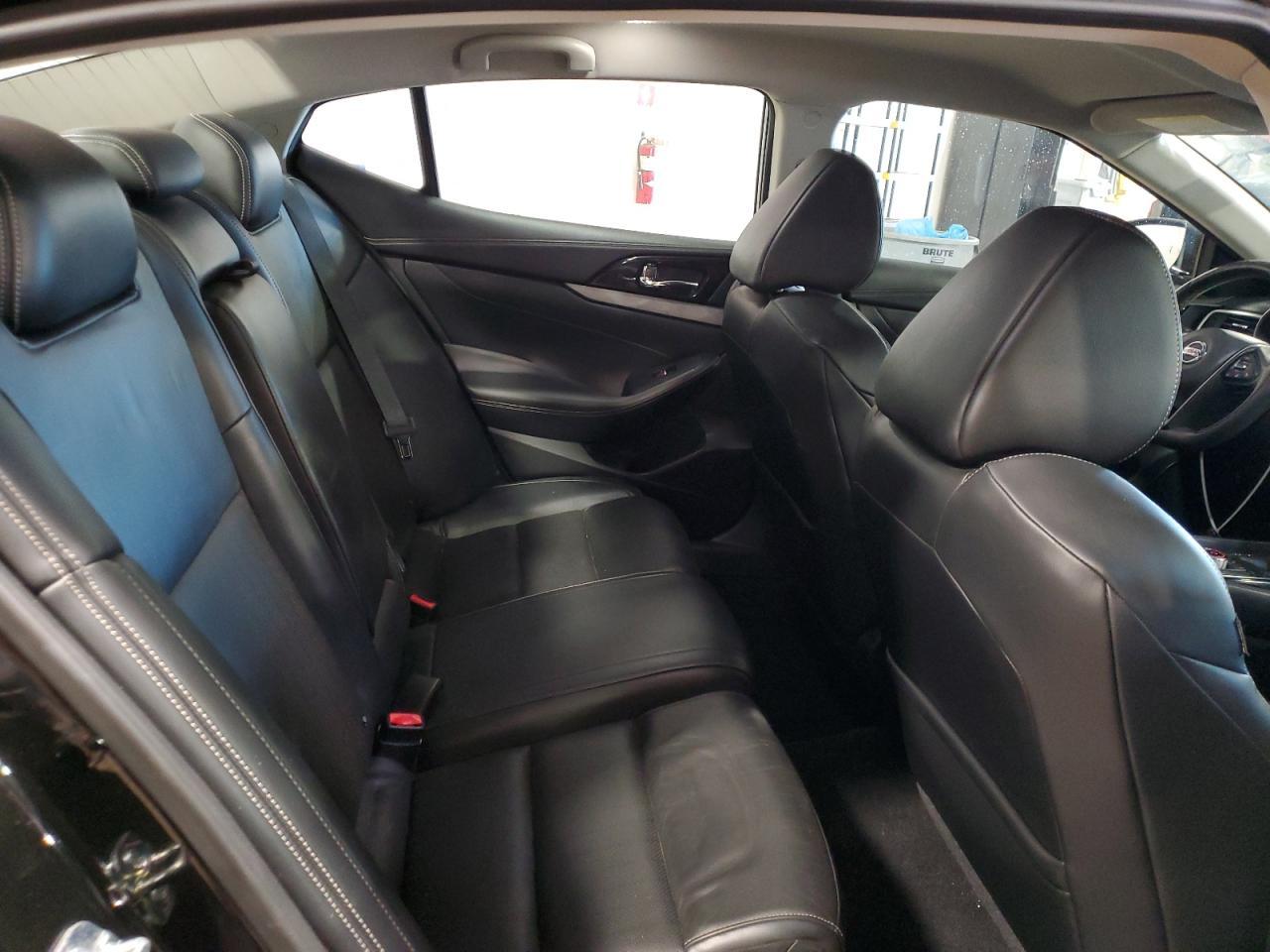 2016 NISSAN Maxima