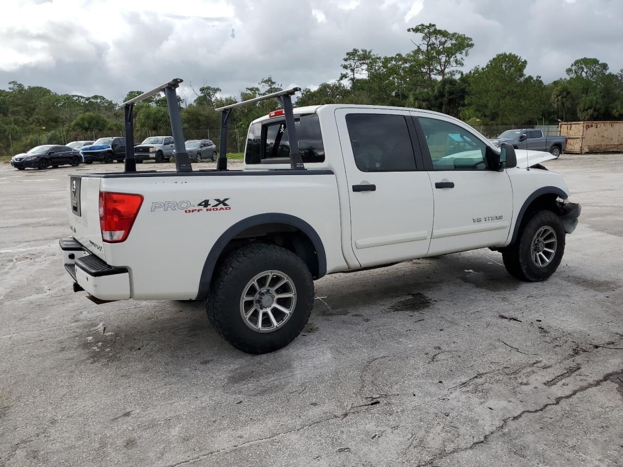 2011 NISSAN Titan