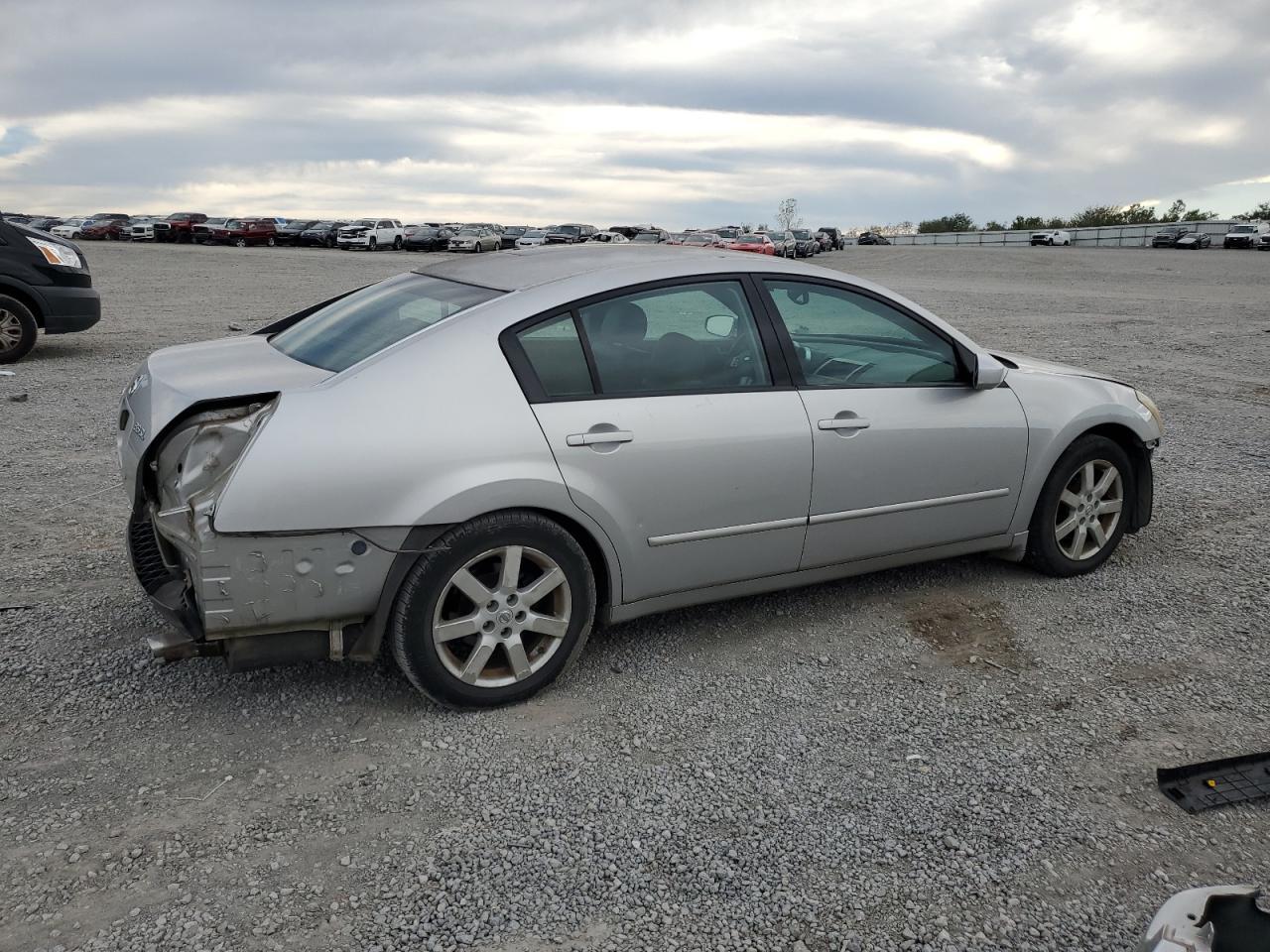 2004 NISSAN Maxima