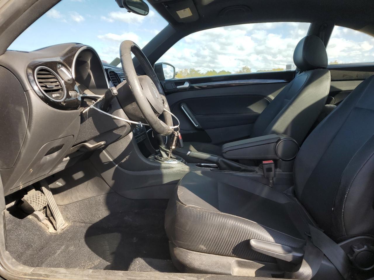 2012 VOLKSWAGEN Beetle