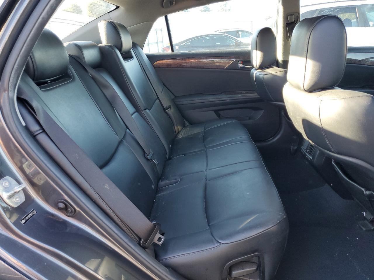 2011 TOYOTA Avalon