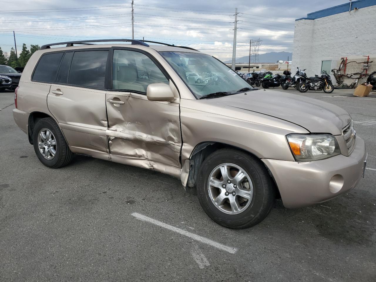 2004 TOYOTA HIGHLANDER