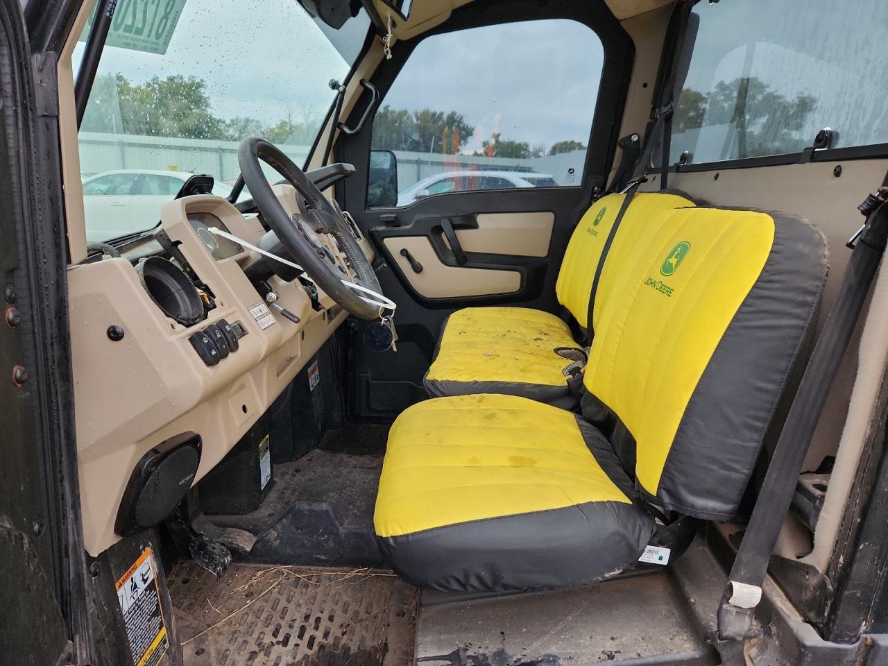 2021 JOHN DEERE Xuv835r