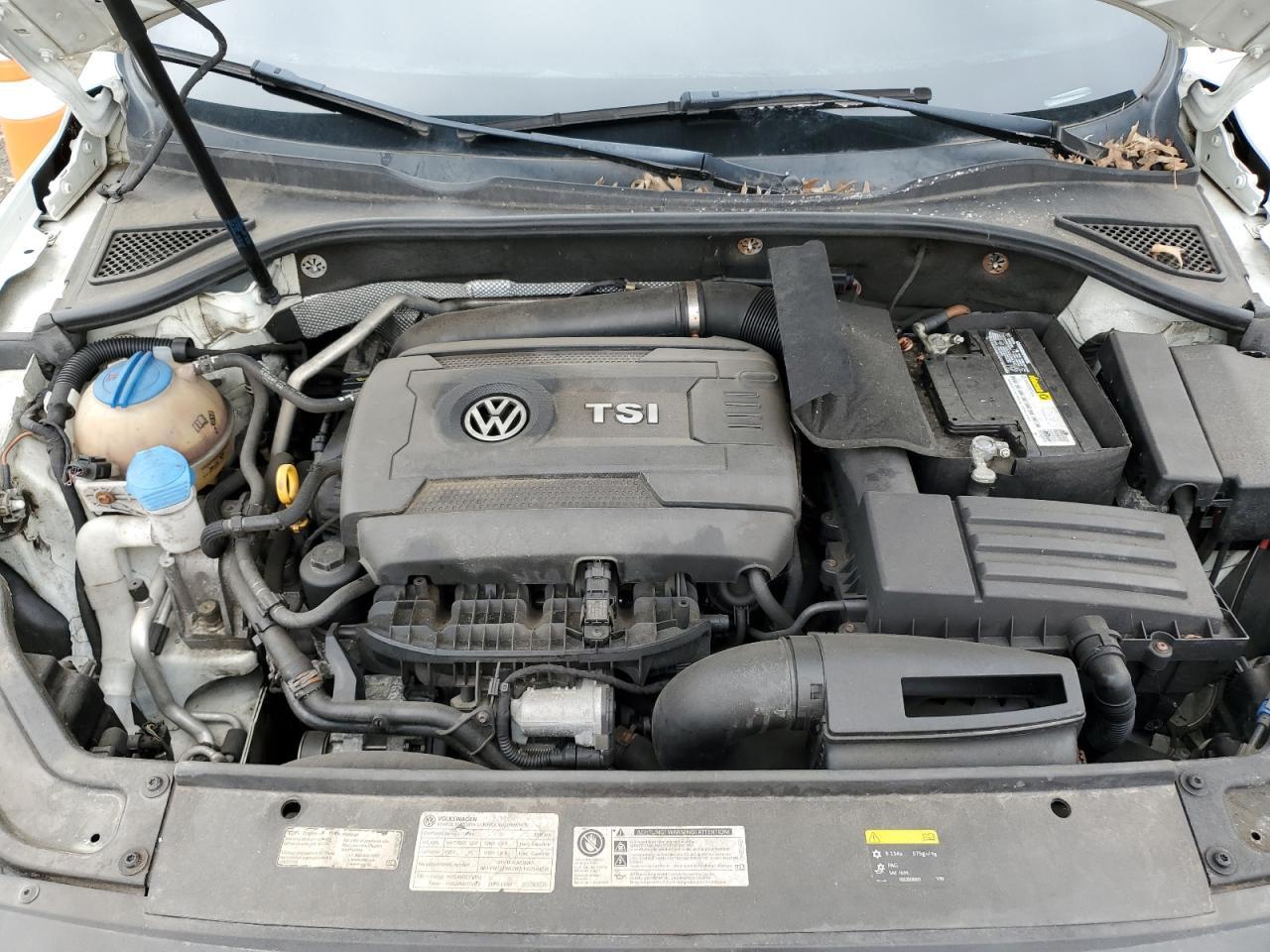 2017 VOLKSWAGEN Passat