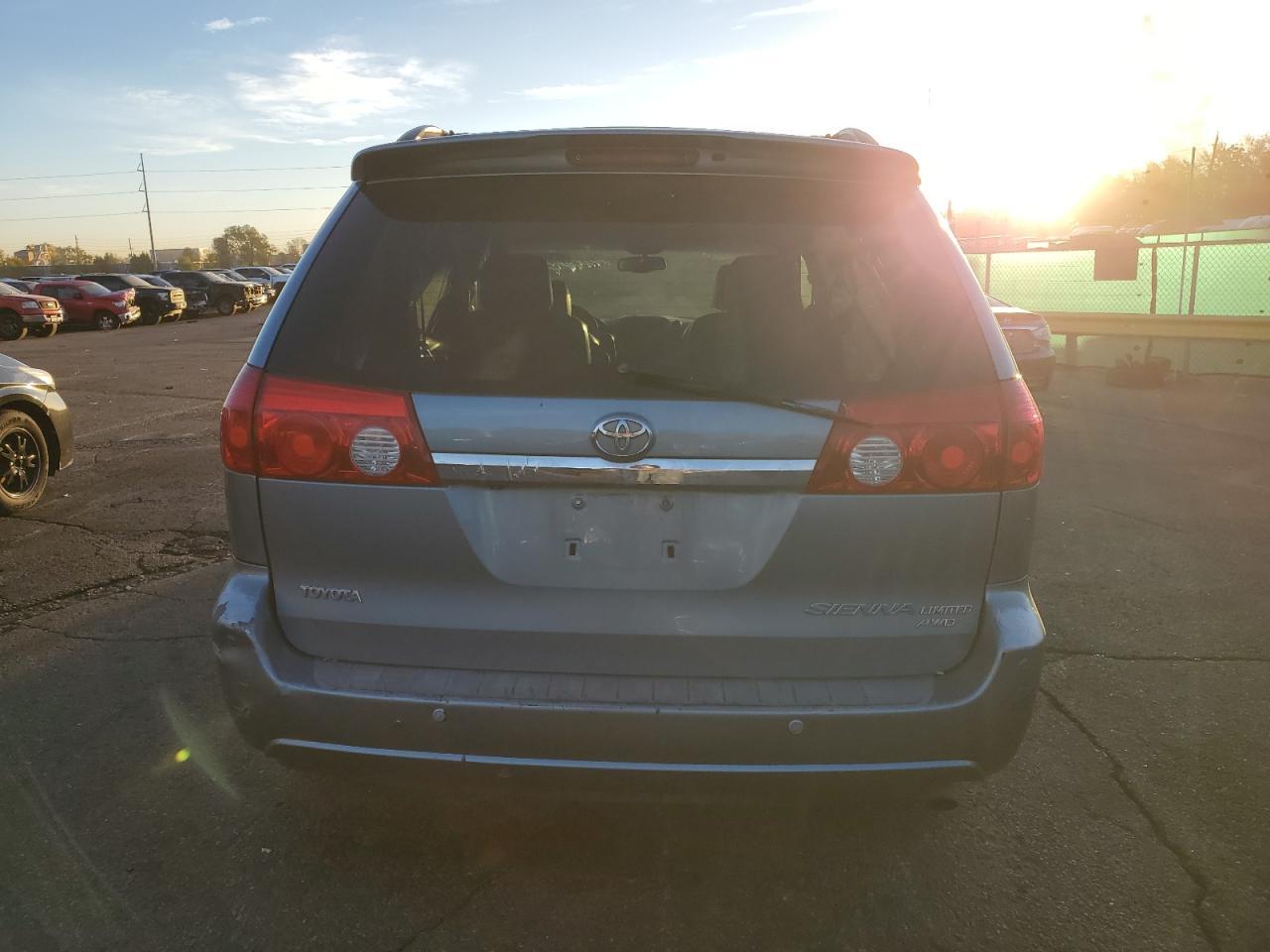 2006 TOYOTA SIENNA