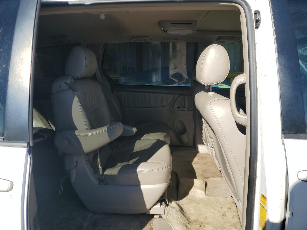 2008 TOYOTA SIENNA
