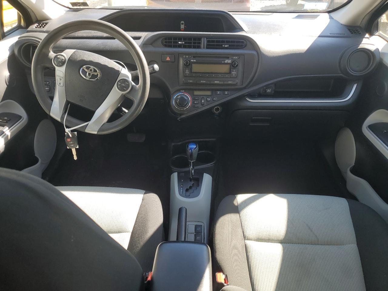2014 TOYOTA Prius c
