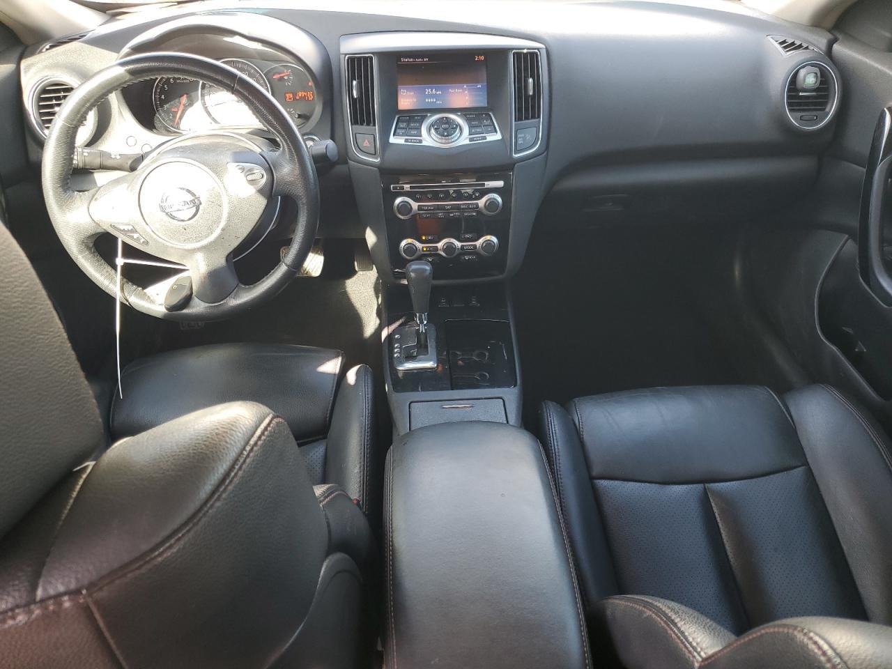 2011 NISSAN Maxima