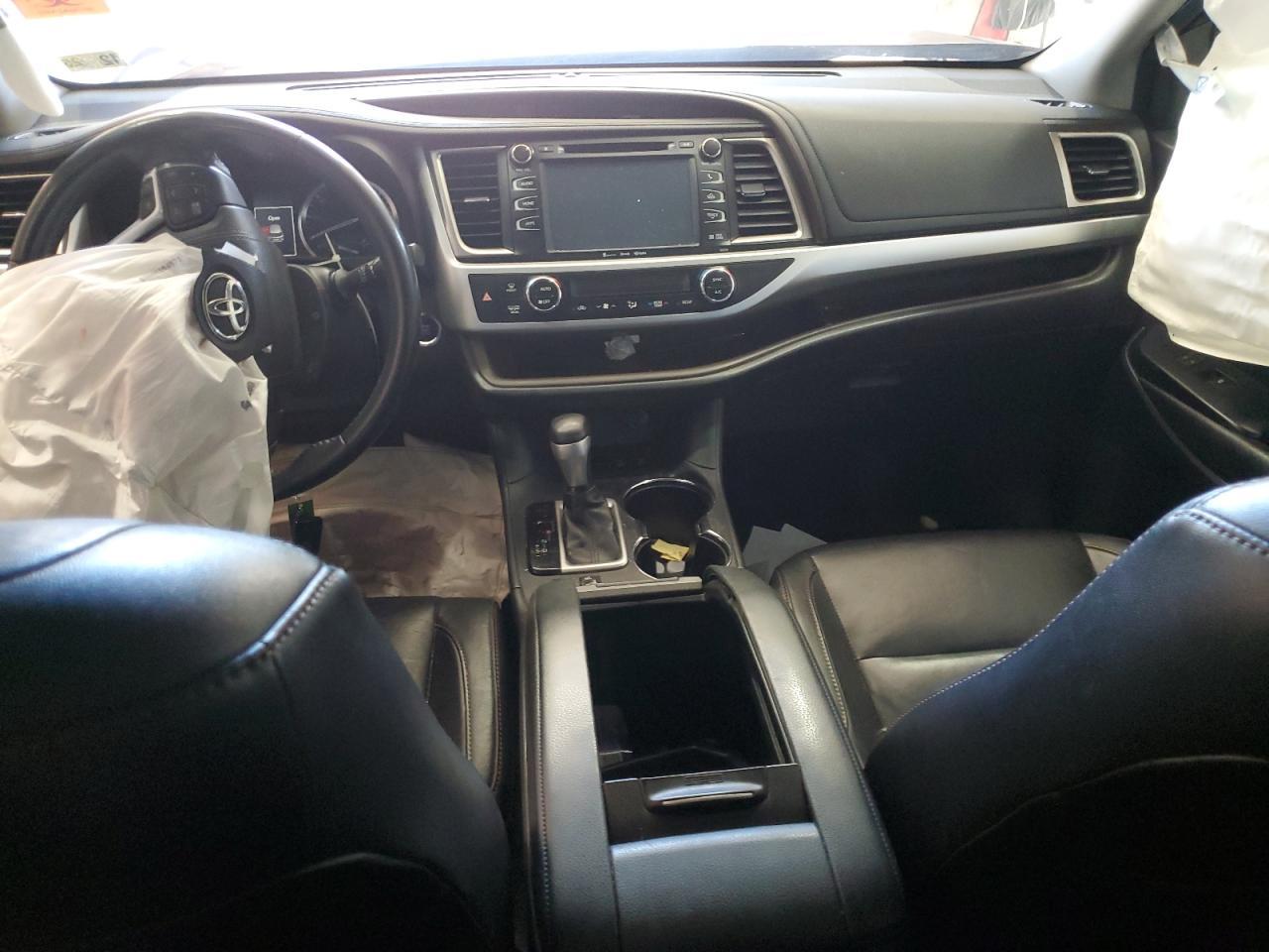 2016 TOYOTA HIGHLANDER