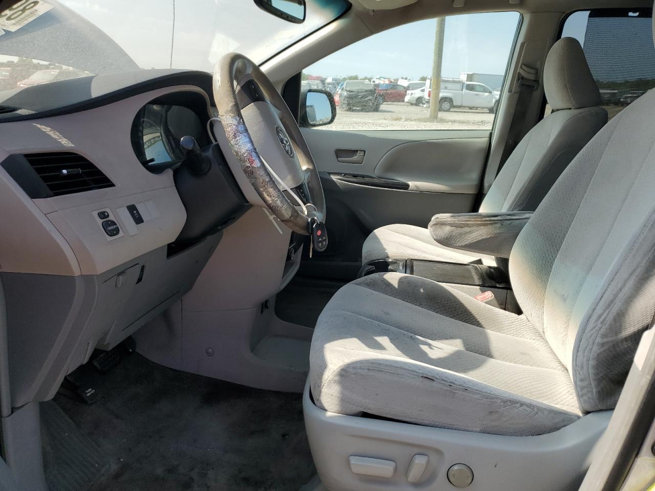 2012 TOYOTA SIENNA