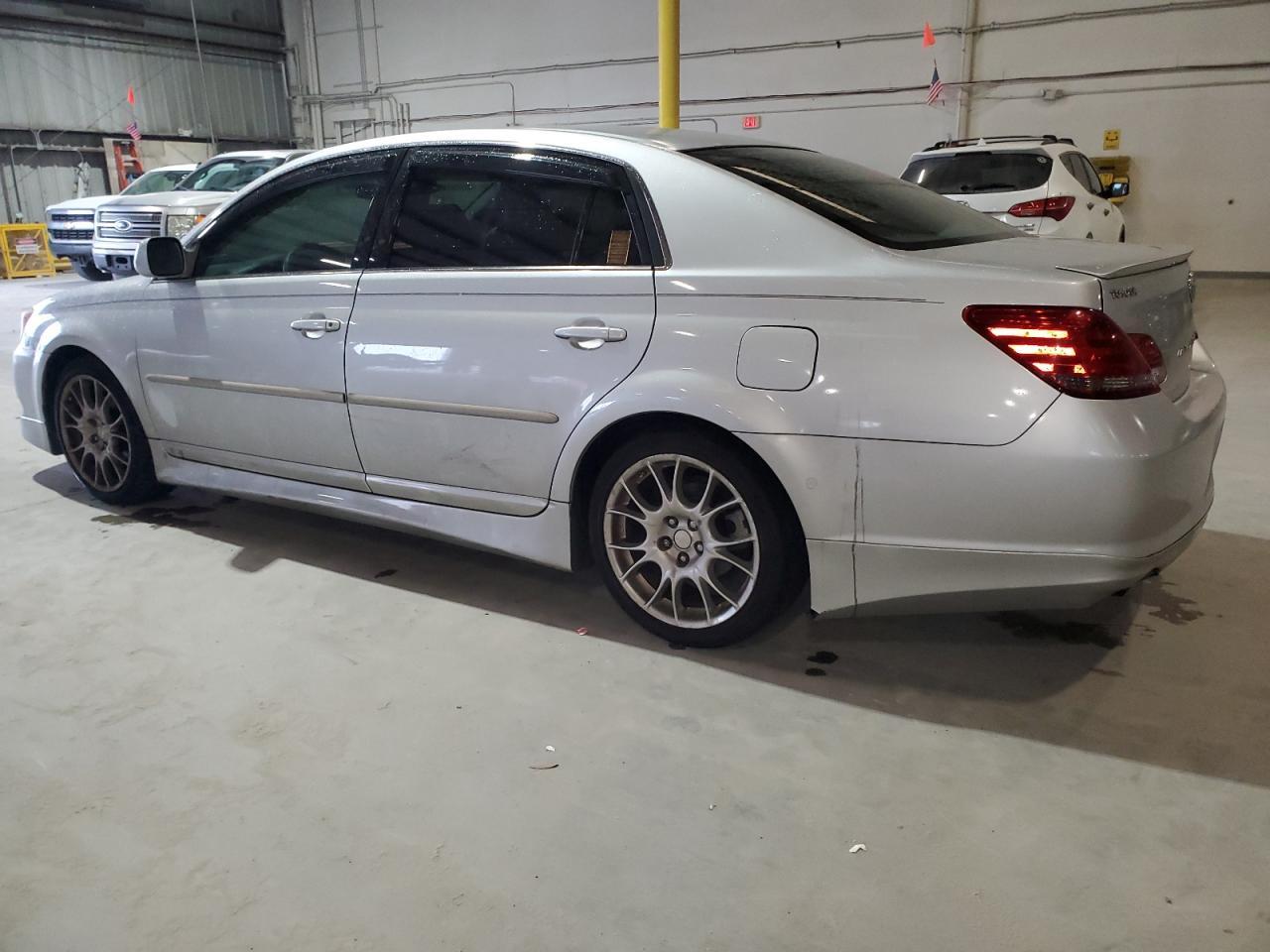 2008 TOYOTA Avalon