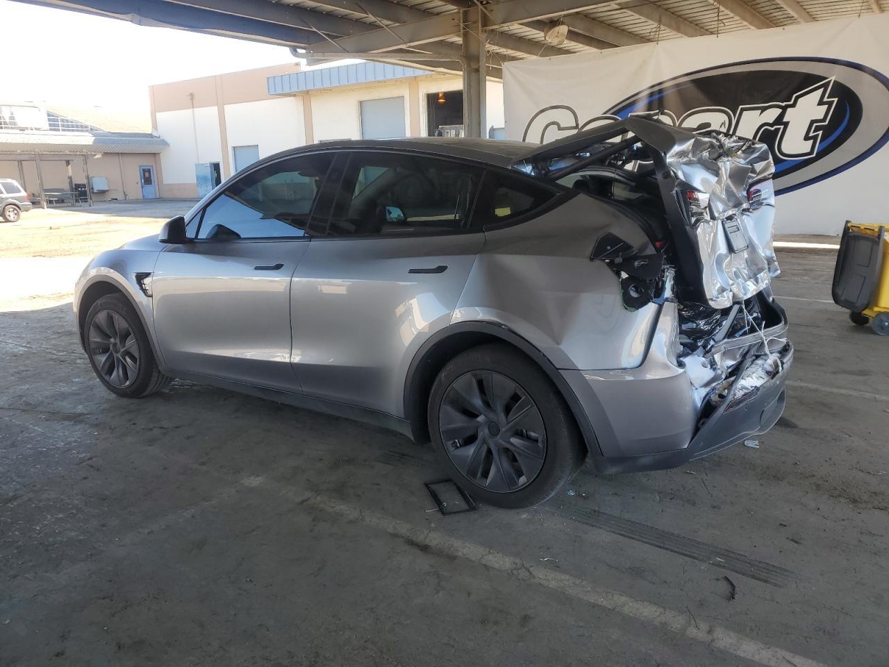 2025 TESLA MODEL Y