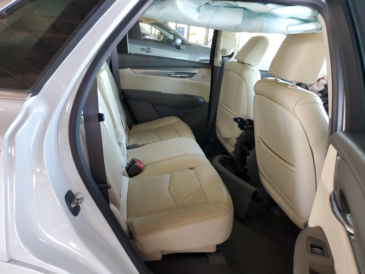 2017 CADILLAC XT5