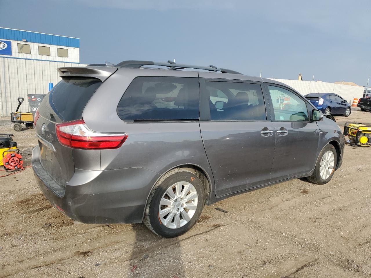 2016 TOYOTA SIENNA