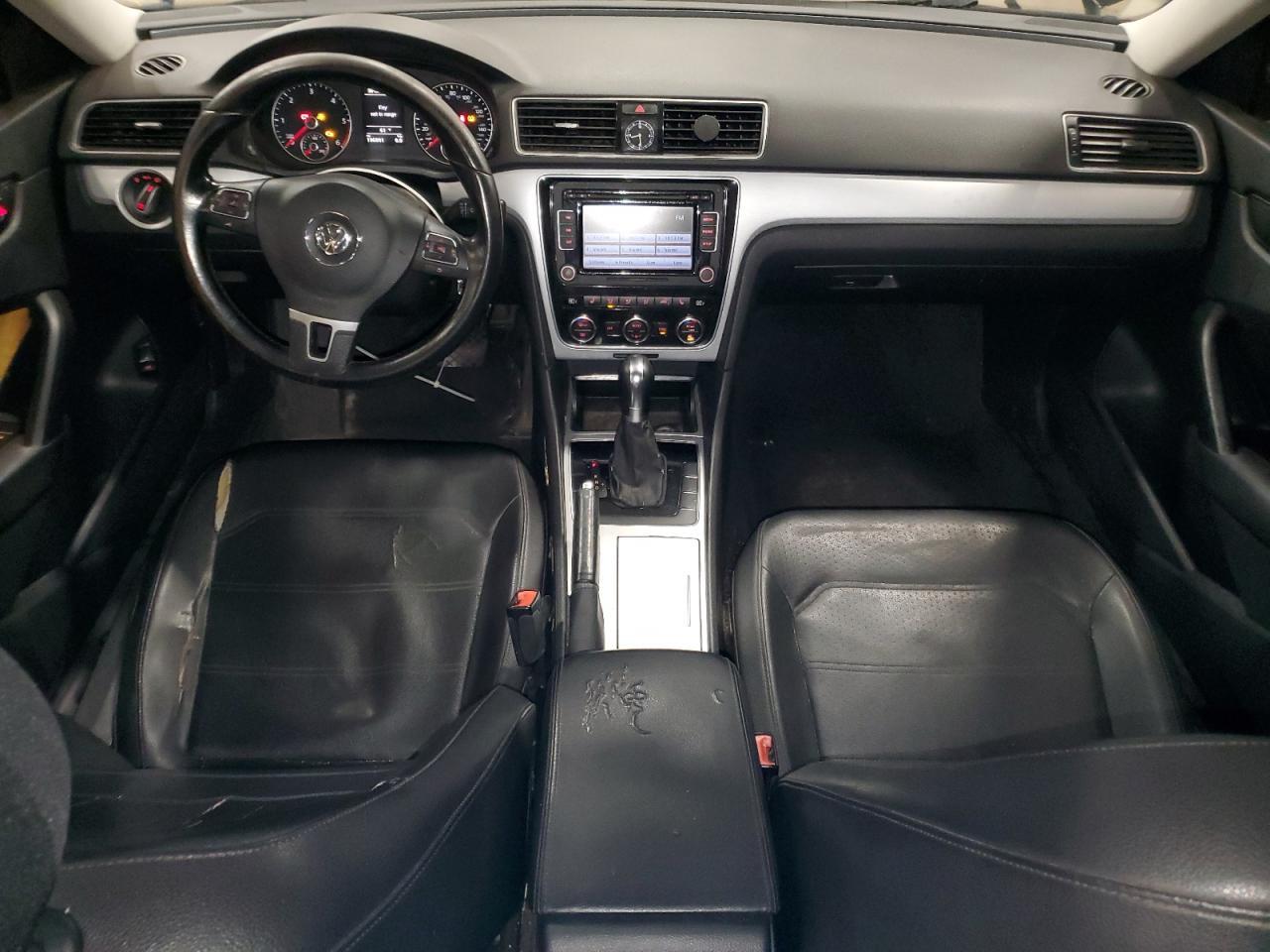 2012 VOLKSWAGEN Passat