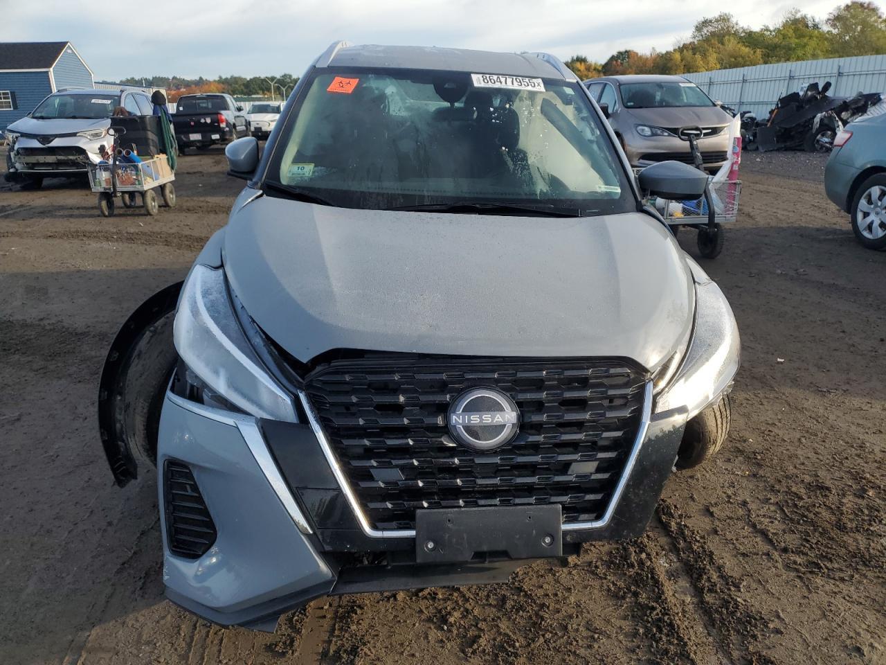 2024 NISSAN KICKS