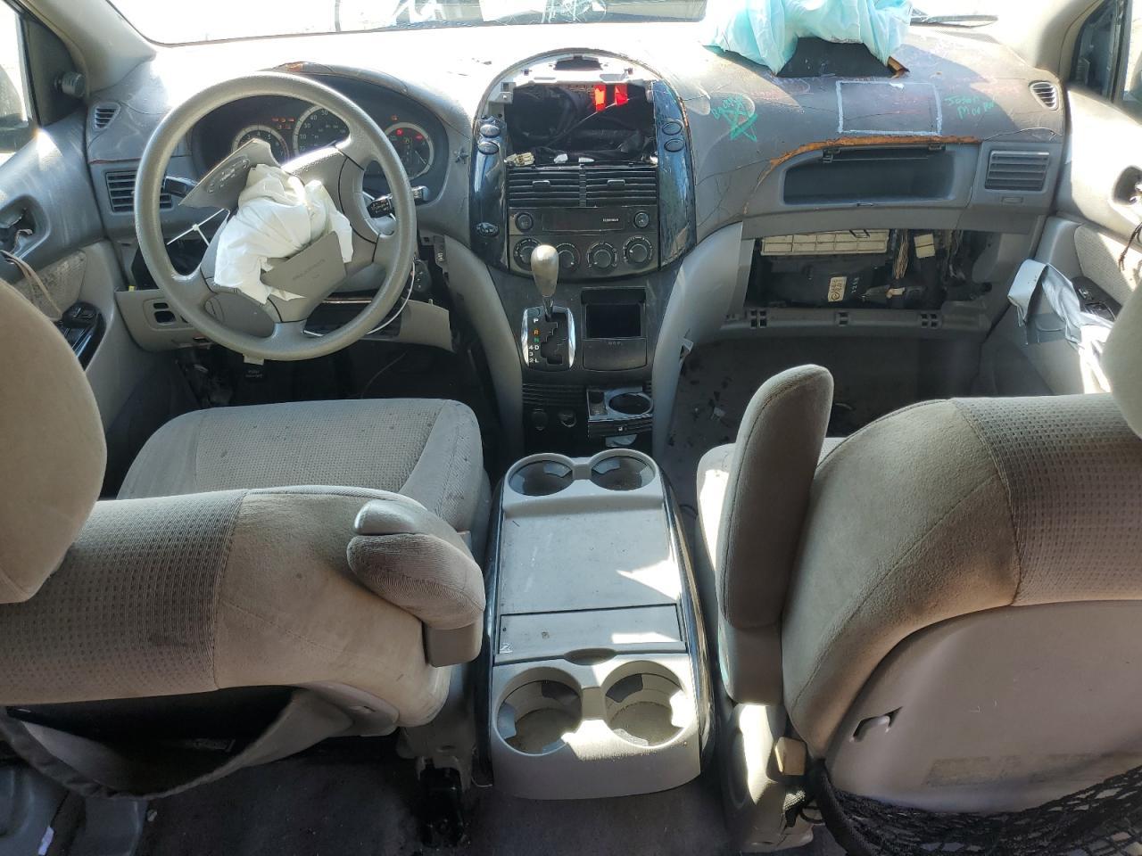 2004 TOYOTA SIENNA