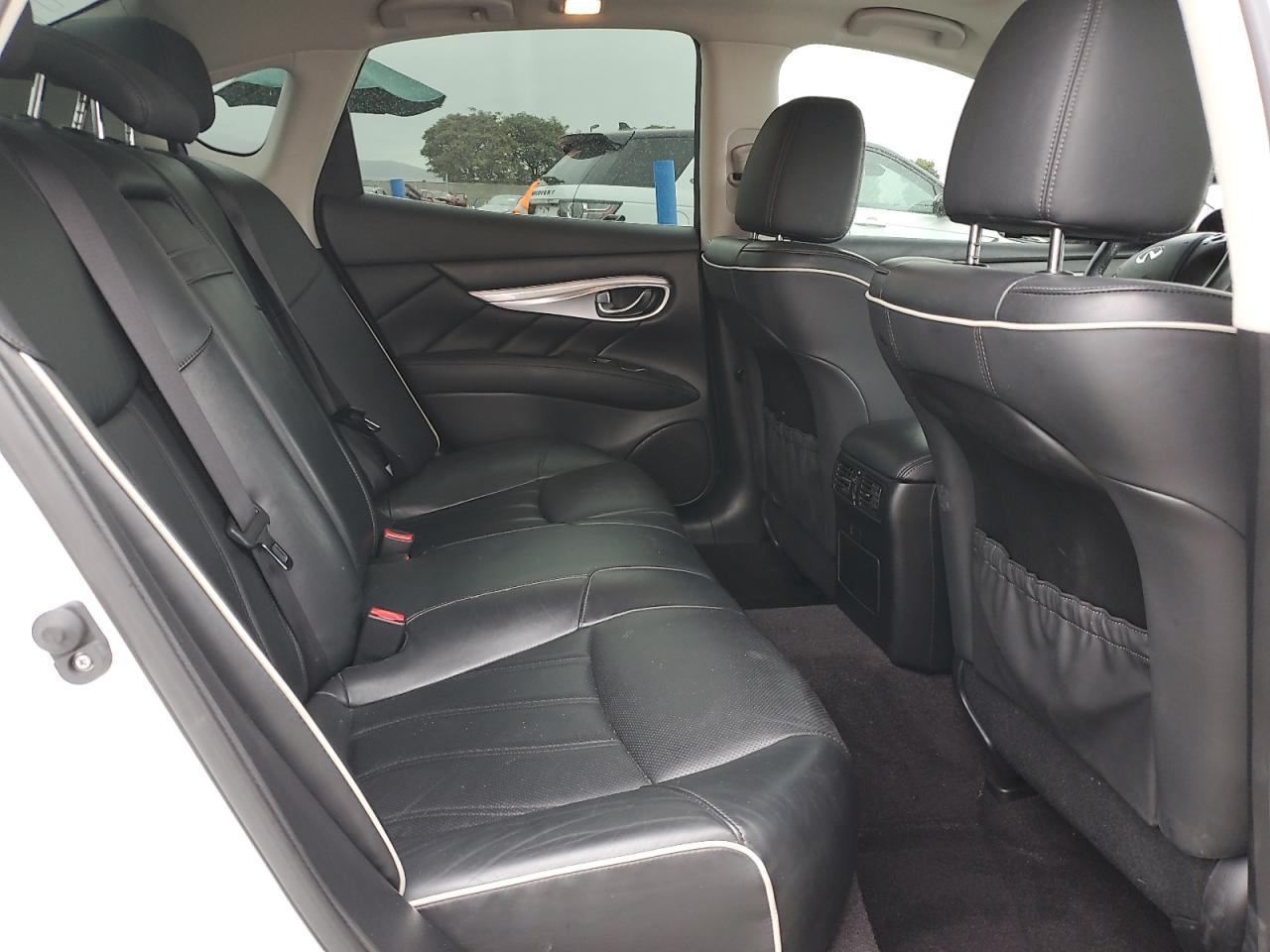 2017 INFINITI Q70