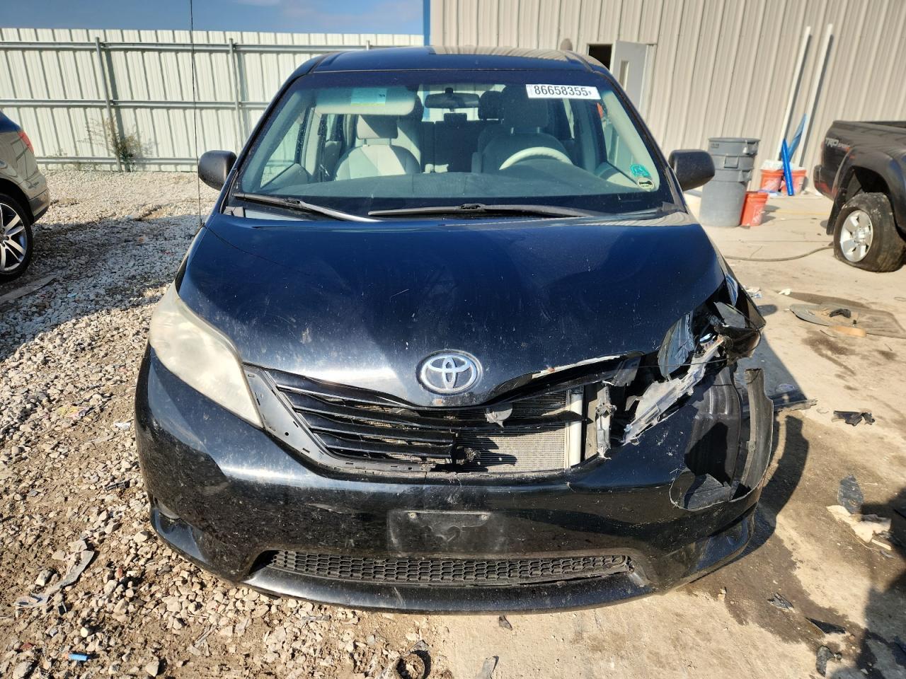 2013 TOYOTA SIENNA