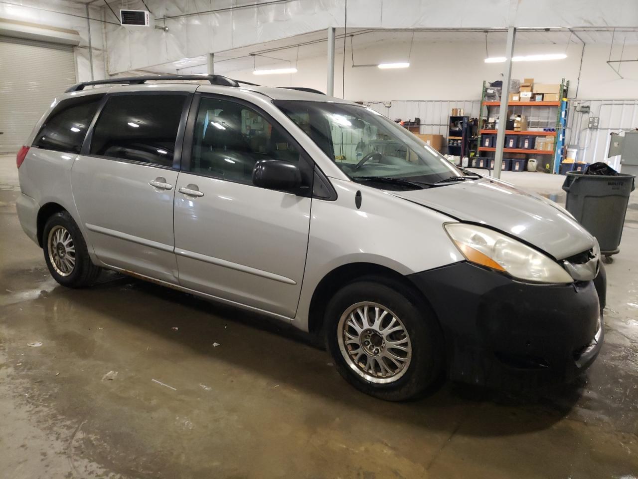 2009 TOYOTA SIENNA