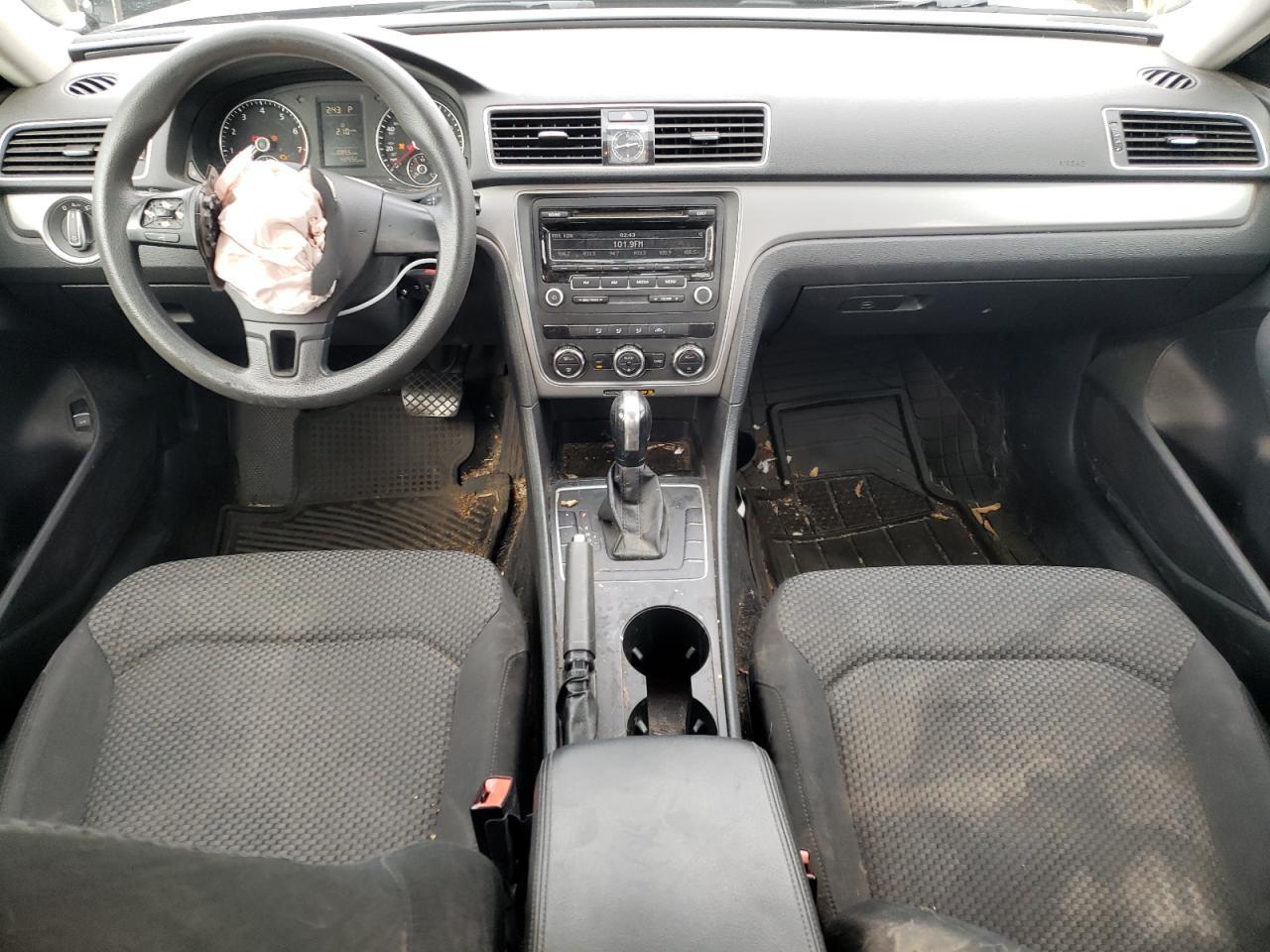 2012 VOLKSWAGEN Passat