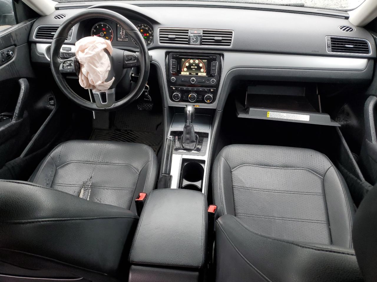 2012 VOLKSWAGEN Passat