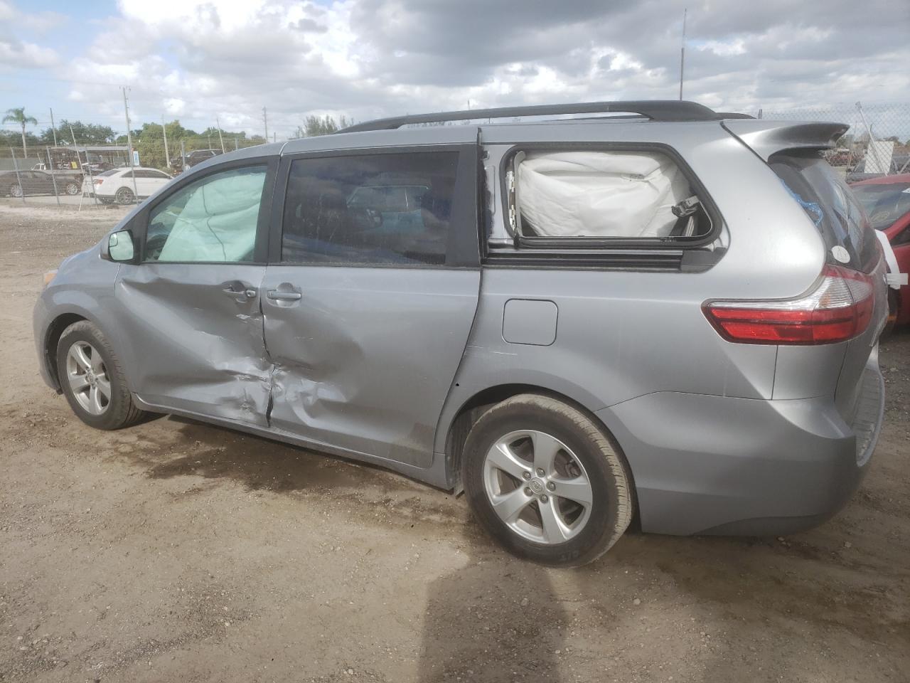 2016 TOYOTA SIENNA