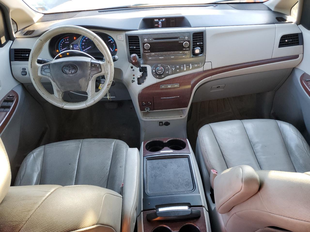2014 TOYOTA SIENNA