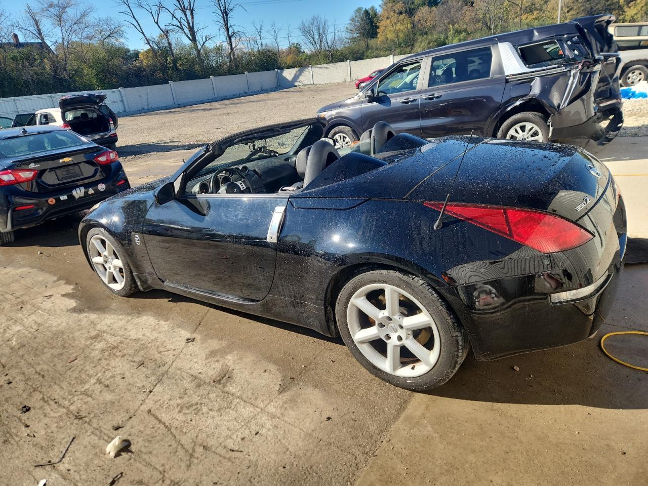 2005 NISSAN Z