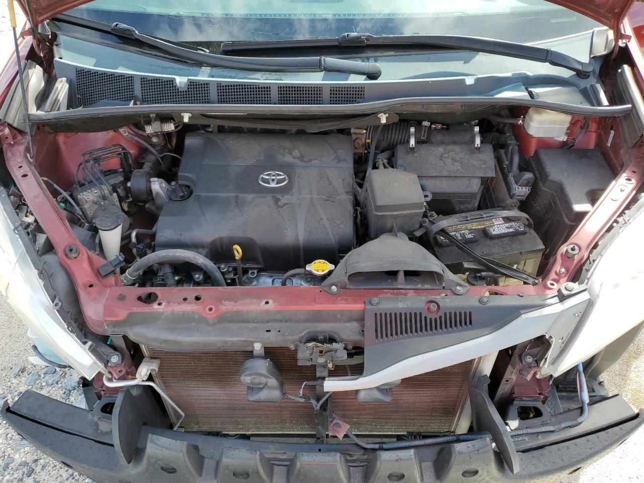 2014 TOYOTA SIENNA