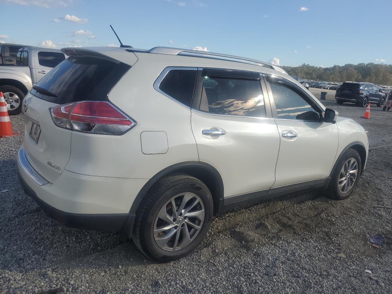 2015 NISSAN ROGUE
