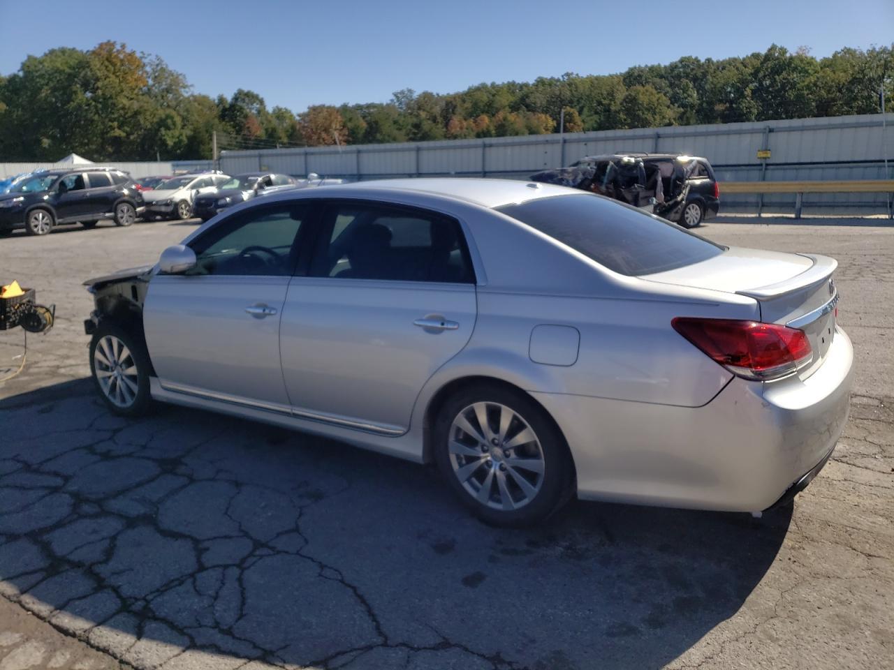 2011 TOYOTA Avalon
