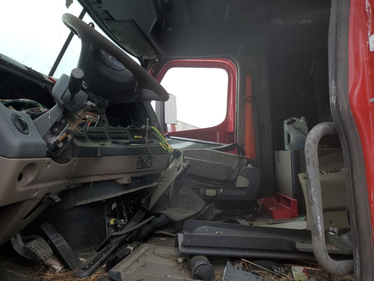 2015 FREIGHTLINER Cascadia 1