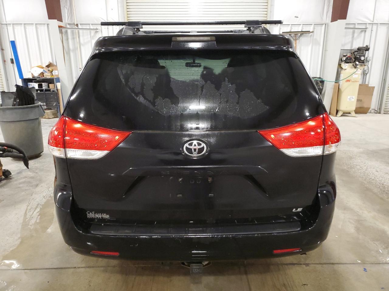 2012 TOYOTA SIENNA