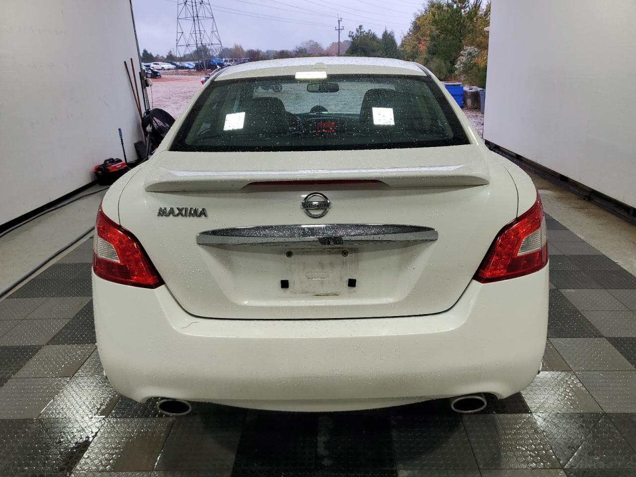 2011 NISSAN Maxima