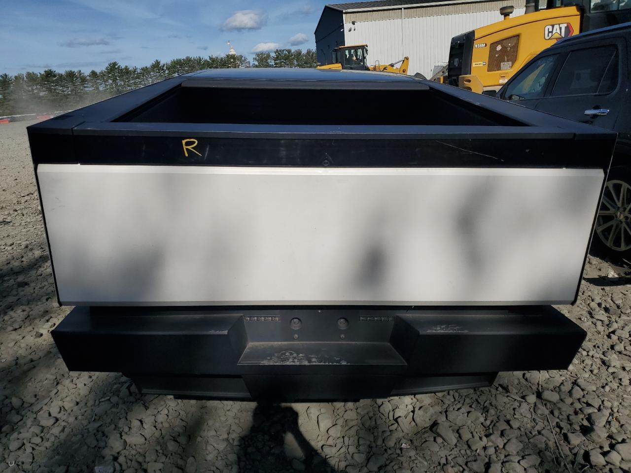 2024 TESLA Cybertruck