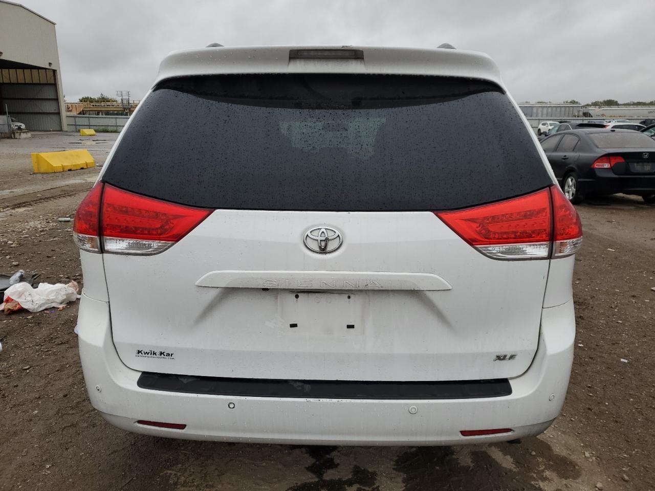 2012 TOYOTA SIENNA